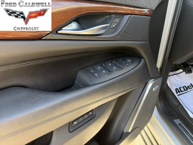 Used 2017 Cadillac Escalade Luxury AWD/4WD image 29