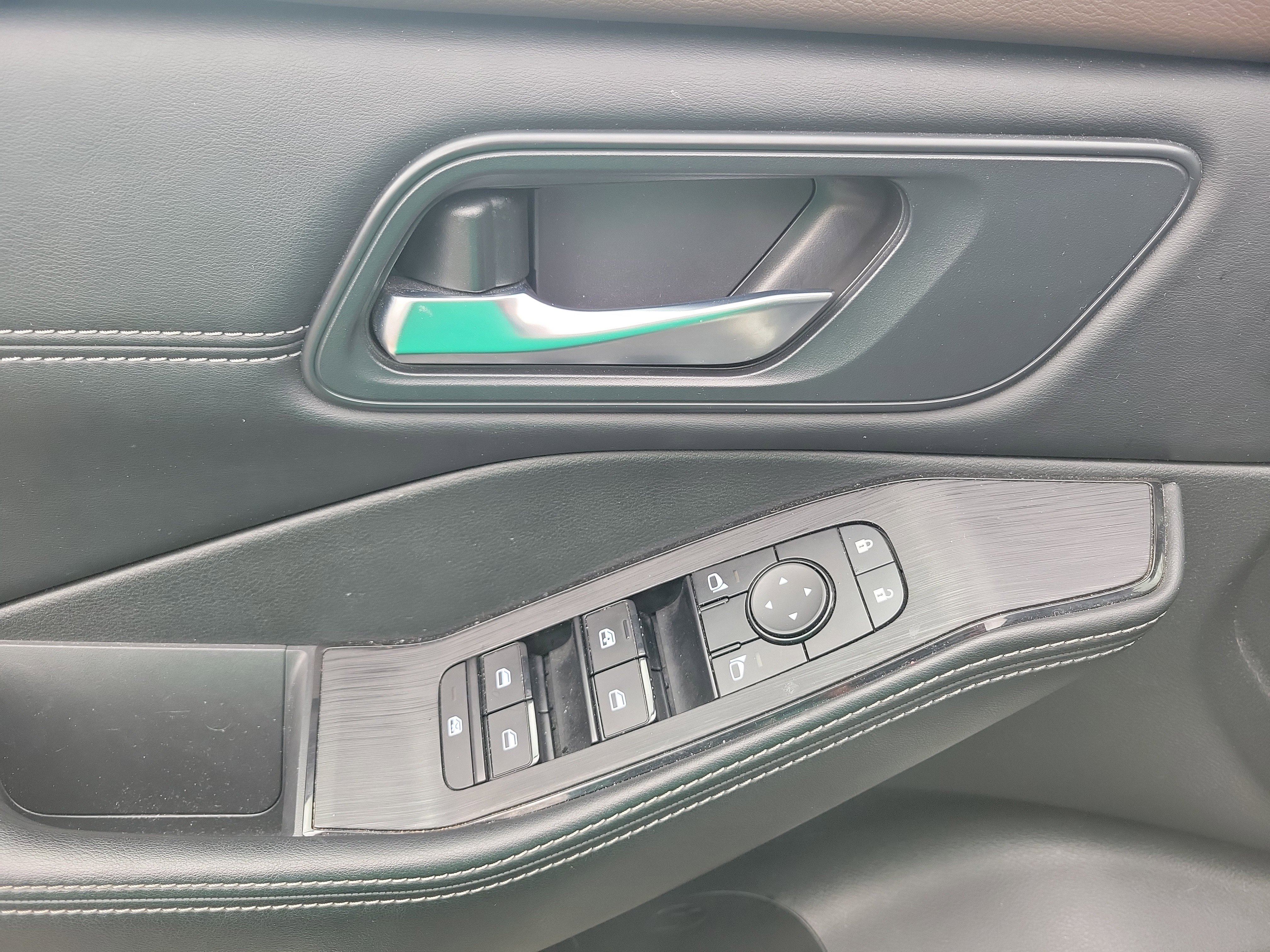 Used 2023 Nissan Rogue SV w/ SV Premium Package image 20