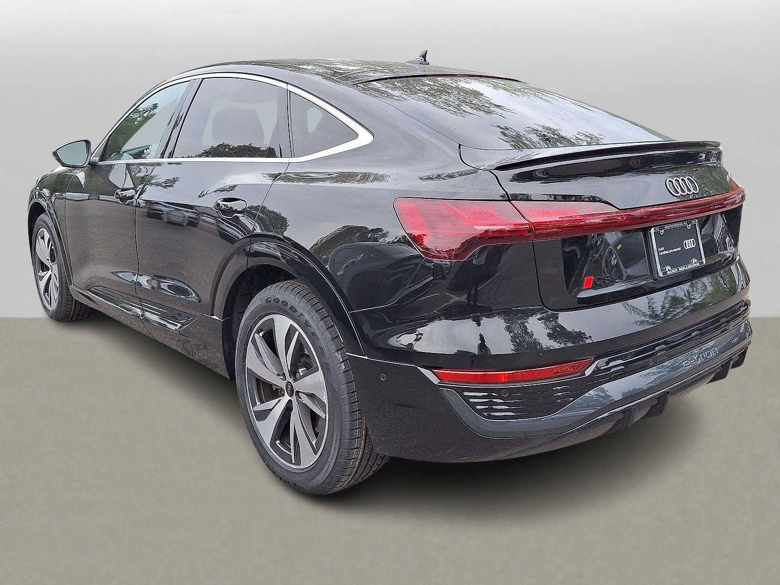 Certified 2024 Audi Q8 e-tron Prestige AWD/4WD image 28
