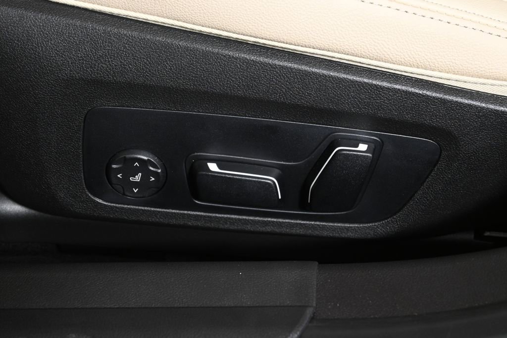 Used 2026 BMW 330i xDrive Sedan w/ Convenience Package image 28