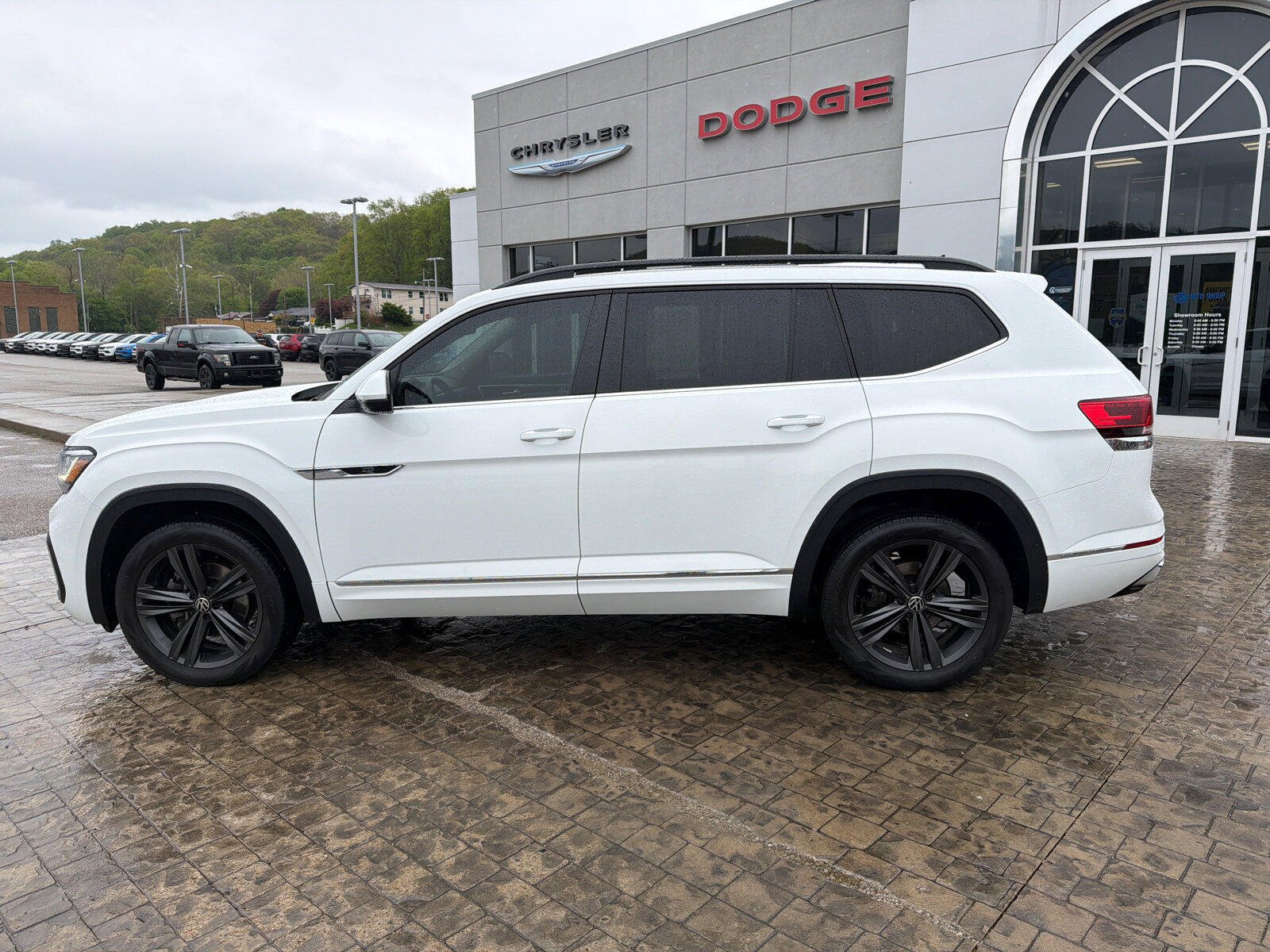 Used 2021 Volkswagen Atlas SE w/ Panoramic Sunroof Package AWD/4WD image 5