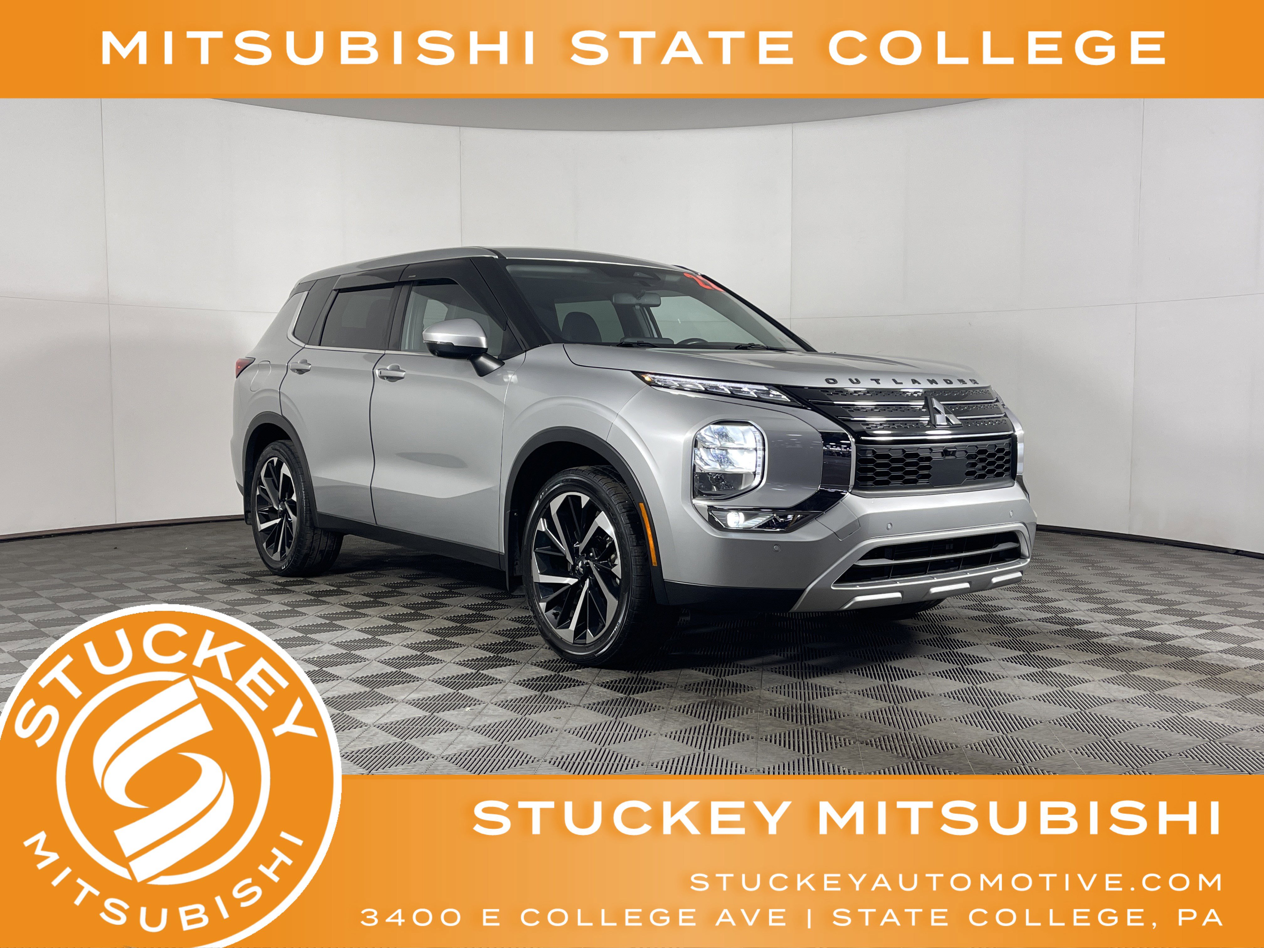 Used 2022 Mitsubishi Outlander SE image 1