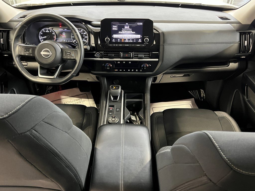 Used 2024 Nissan Pathfinder SV image 17