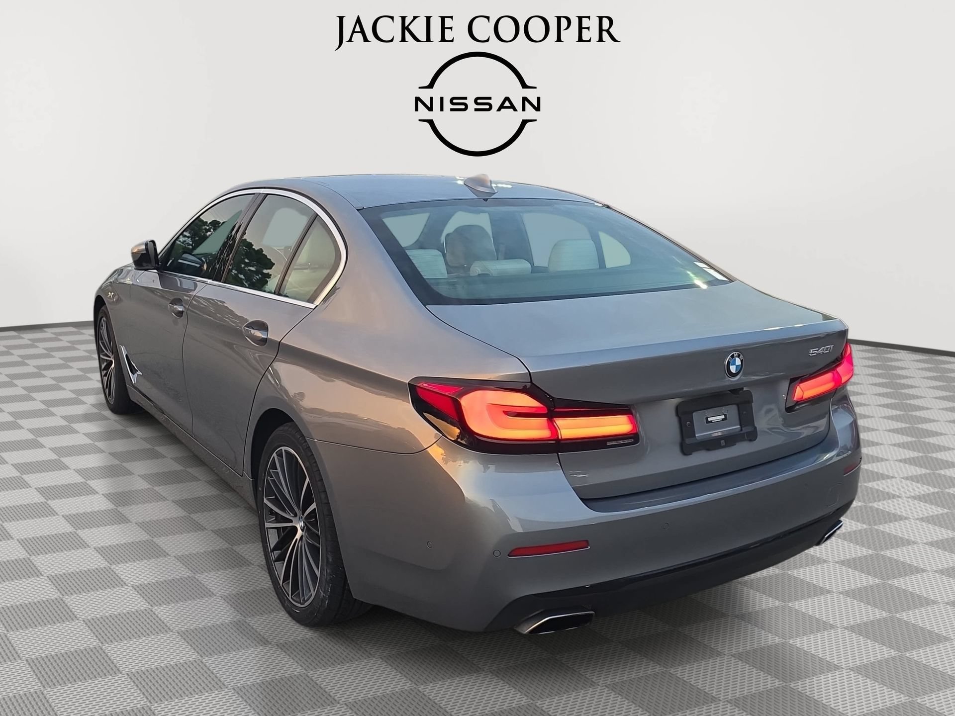 Used 2023 BMW 540i w/ Premium Package RWD image 7