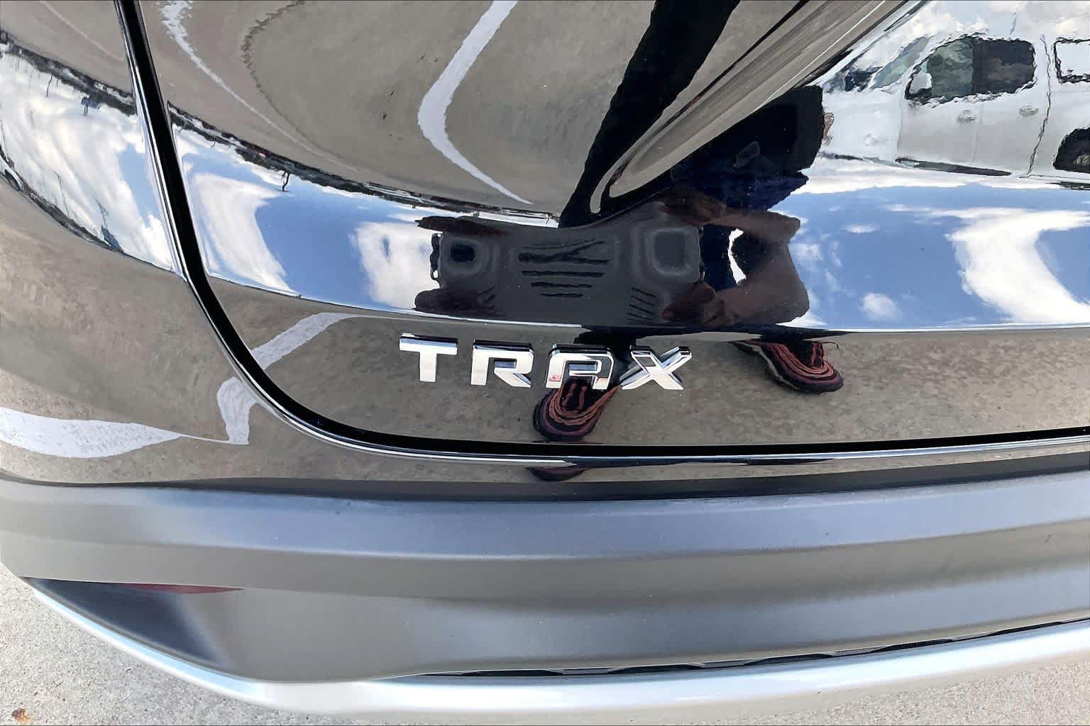 Used 2025 Chevrolet Trax LT w/ LT Convenience Package FWD image 10