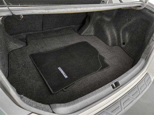 Used 2015 Toyota Corolla LE image 19