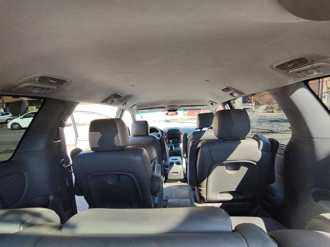 Used 2008 Toyota Sienna XLE image 26