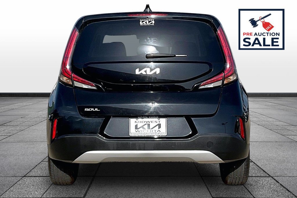 Used 2025 Kia Soul LX w/ LX Technology Package FWD image 4