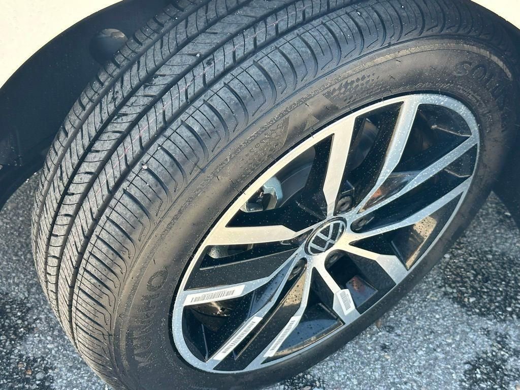 New 2026 Volkswagen Jetta SE FWD image 19