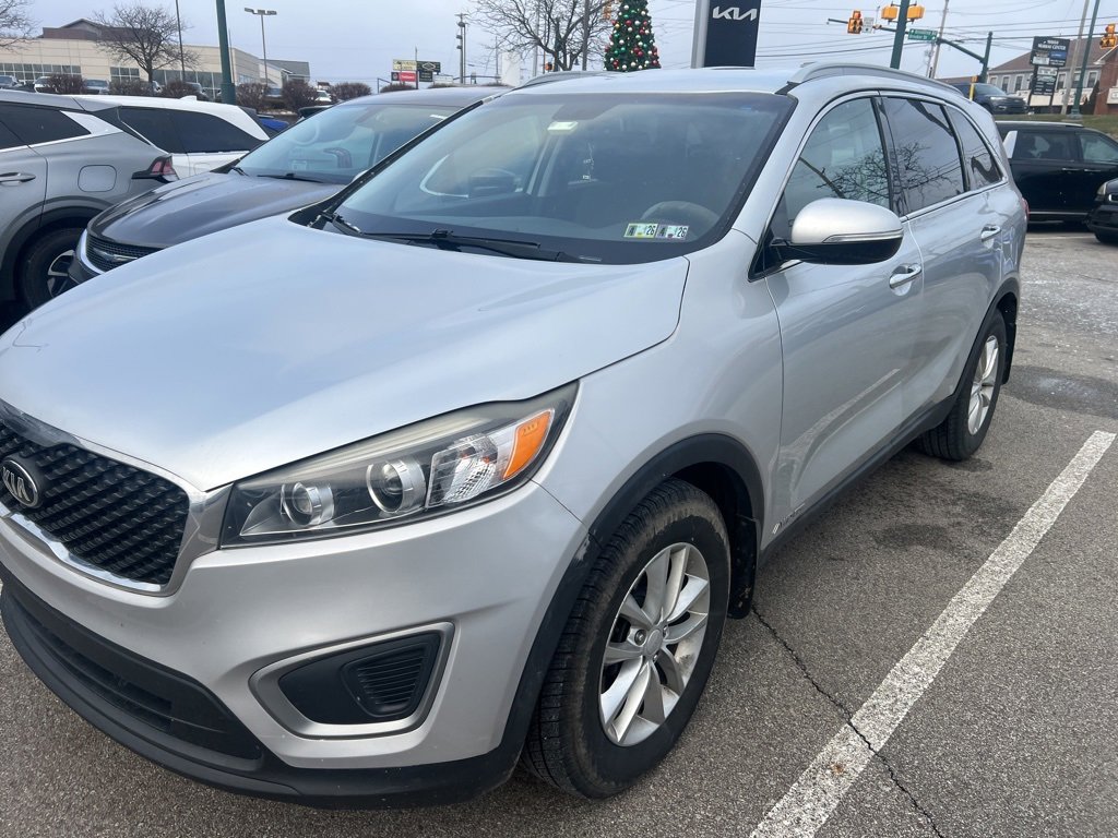 Certified 2016 Kia Sorento LX w/ LX Convenience Package image 2