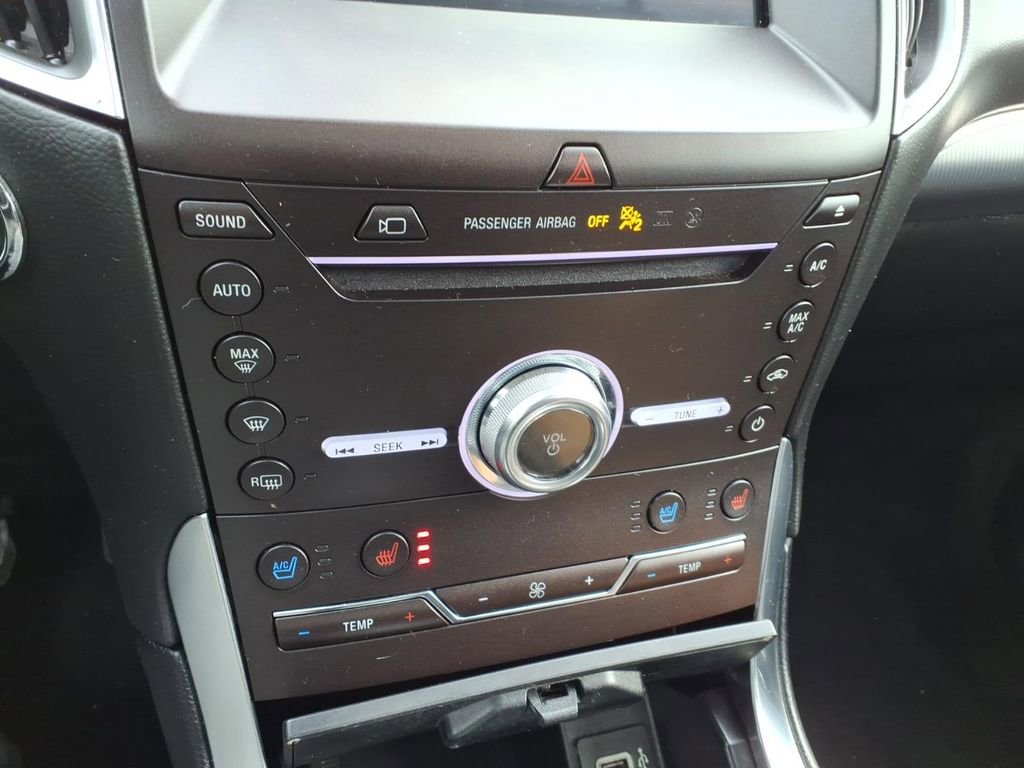 Used 2019 Ford Edge Titanium w/ Equipment Group 301A AWD/4WD image 20