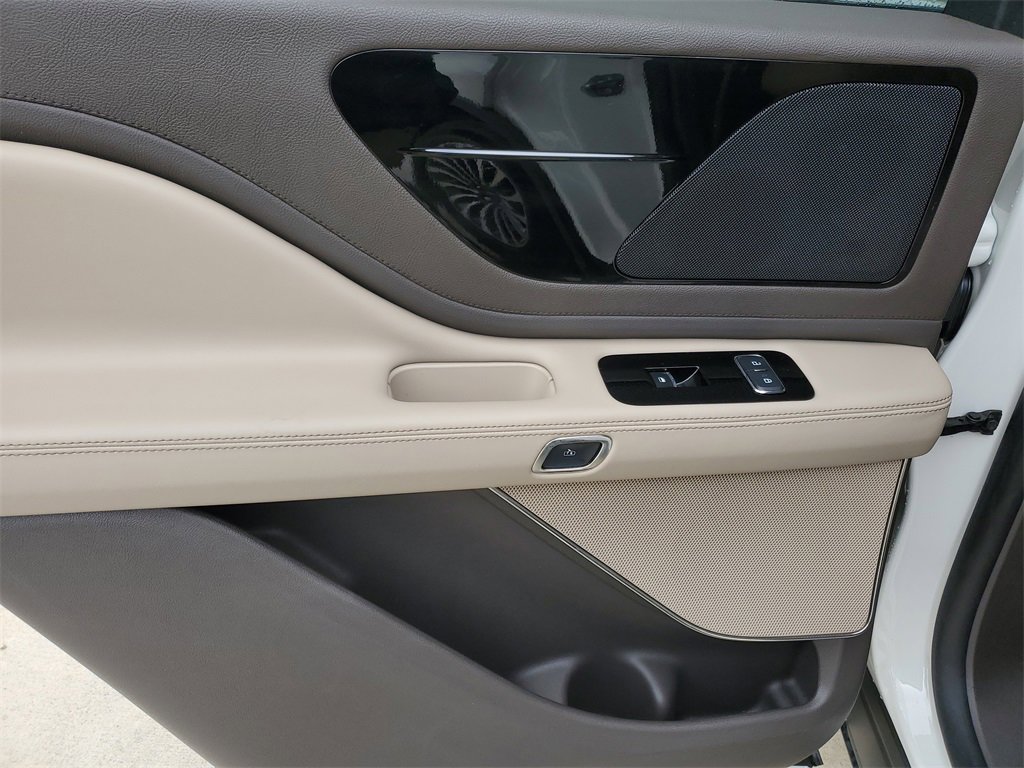 Certified 2023 Lincoln Aviator 2WD w/ Premium Package image 9