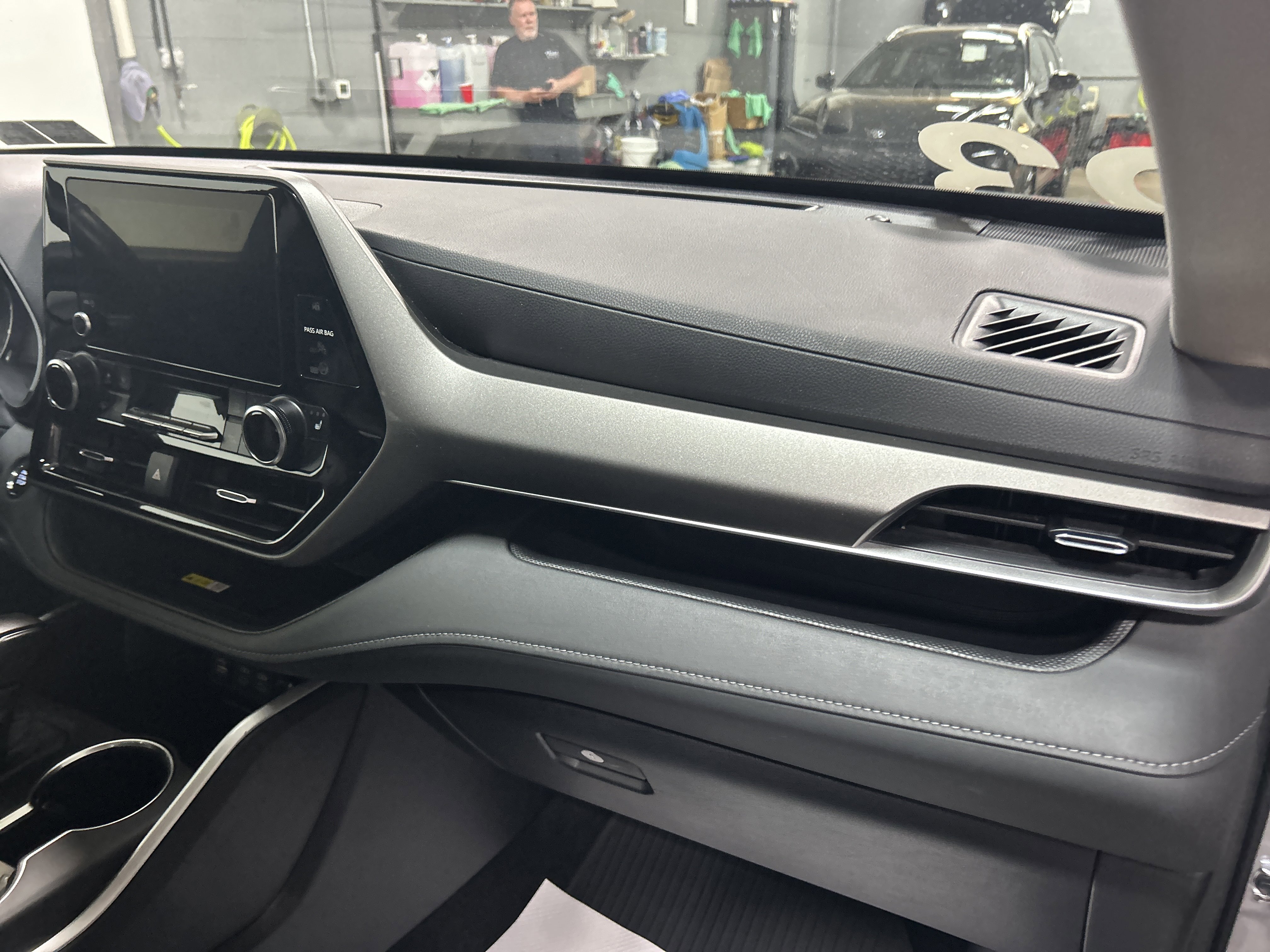 Used 2023 Toyota Highlander XLE image 36