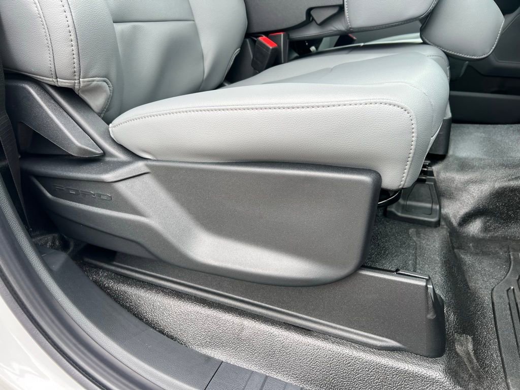 New 2025 Ford F550 4x4 Regular Cab Super Duty w/ XL Chrome Package image 18