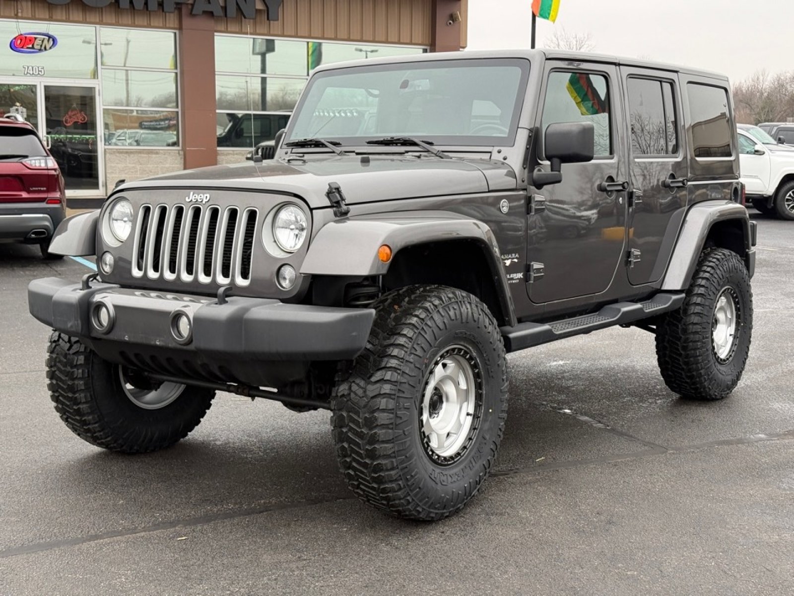 Used 2018 Jeep Wrangler Unlimited Sahara w/ Connectivity Group image 4