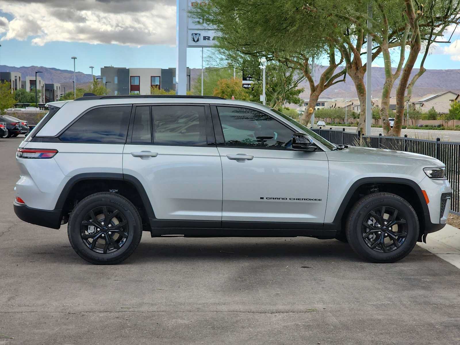 New 2026 Jeep Grand Cherokee Altitude AWD/4WD image 9