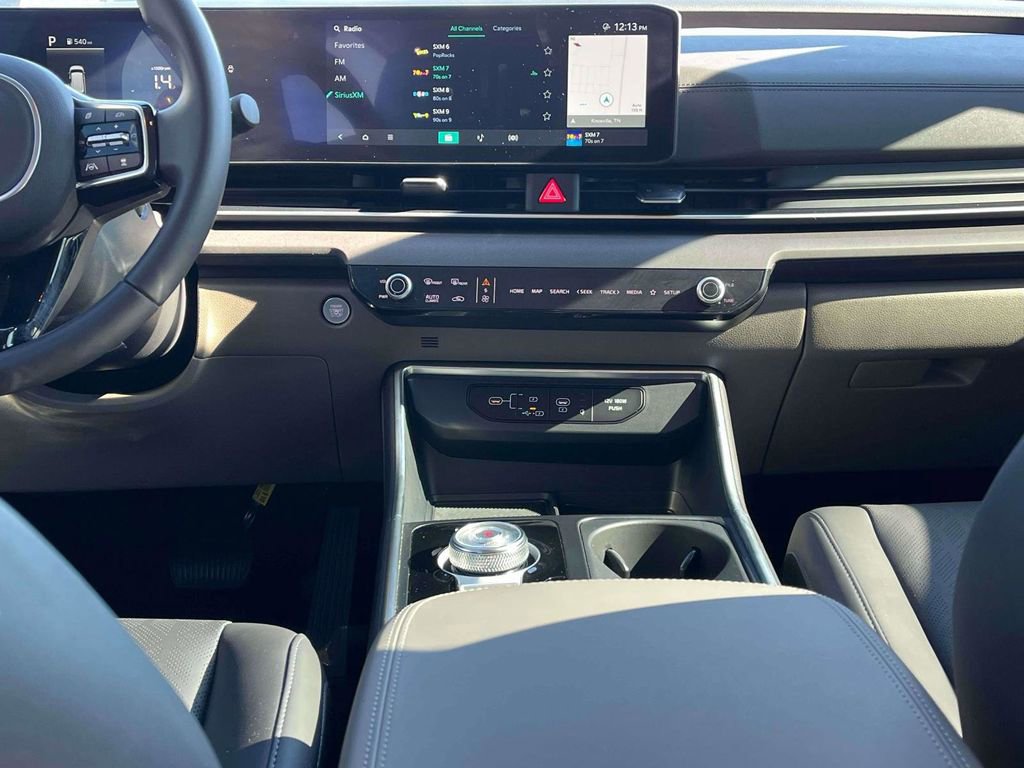 Certified 2025 Kia Carnival EX image 4