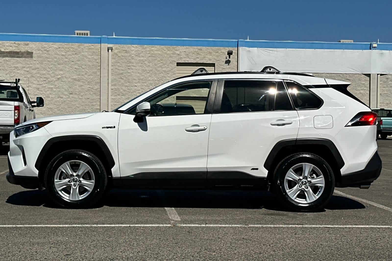 Used 2021 Toyota RAV4 XLE w/ Convenience Package AWD/4WD image 5
