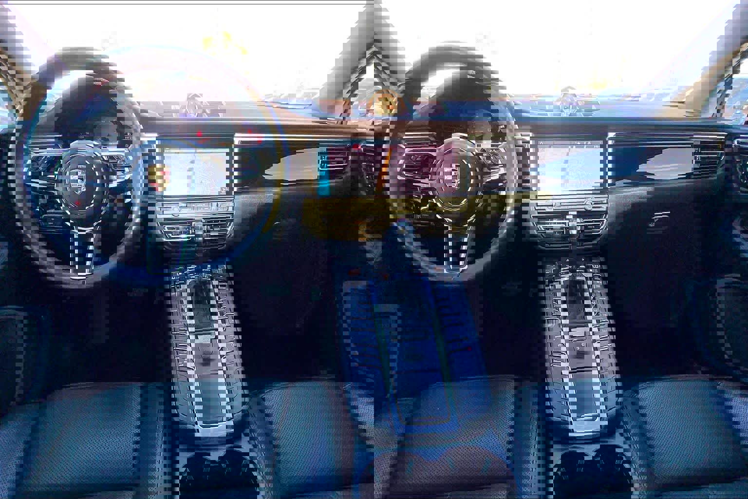 Used 2021 Porsche Macan S image 13