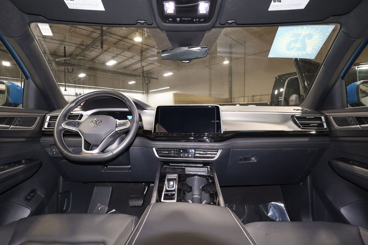 Used 2025 Volkswagen Atlas Cross Sport SE image 27