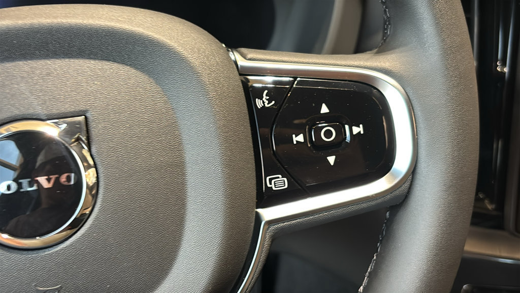 New 2027 Volvo XC60 B5 Plus AWD/4WD image 18