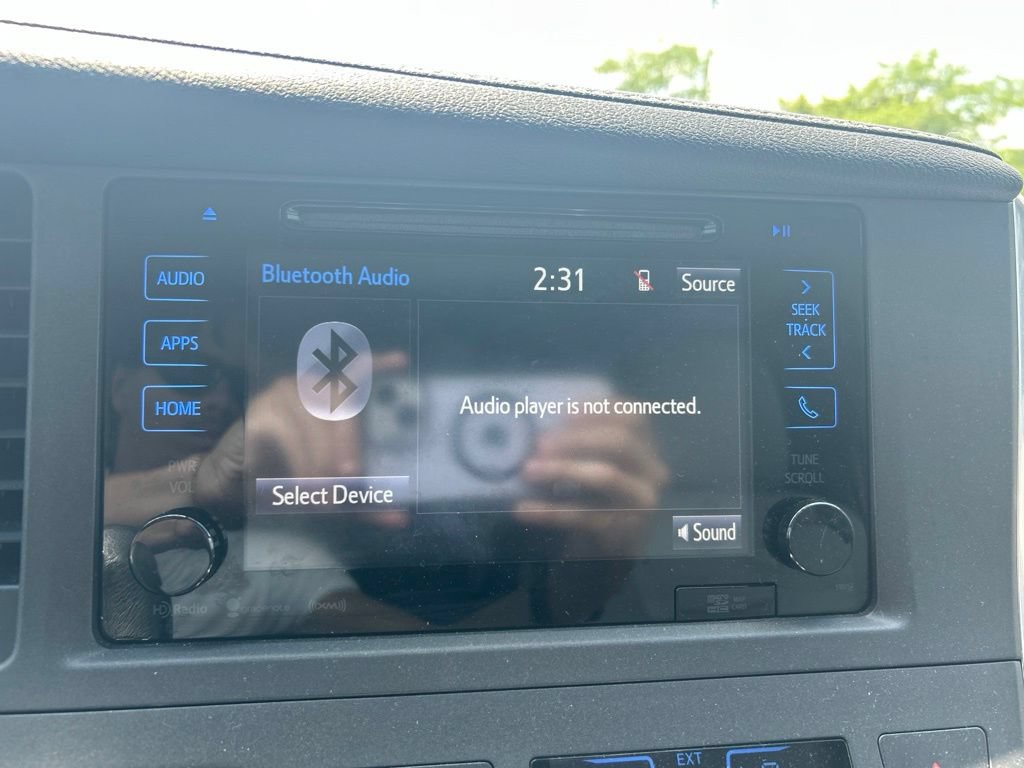 Used 2017 Toyota Sienna XLE Premium FWD image 5