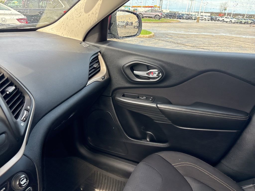 Used 2016 Jeep Cherokee Latitude image 26
