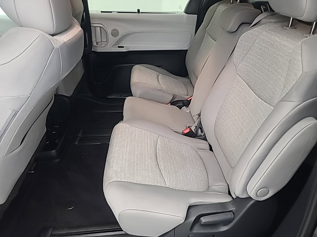 Used 2025 Toyota Sienna LE FWD image 21