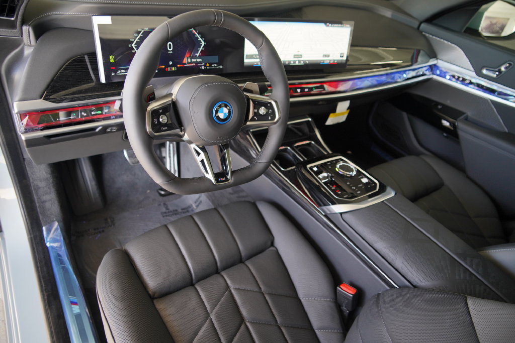 New 2026 BMW 750e xDrive w/ Premium Package AWD/4WD image 17