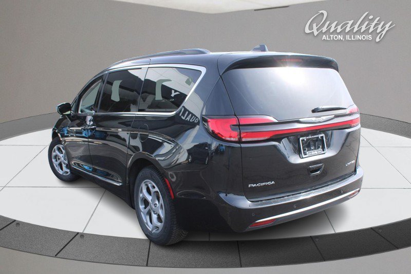 Used 2023 Chrysler Pacifica Limited FWD image 6