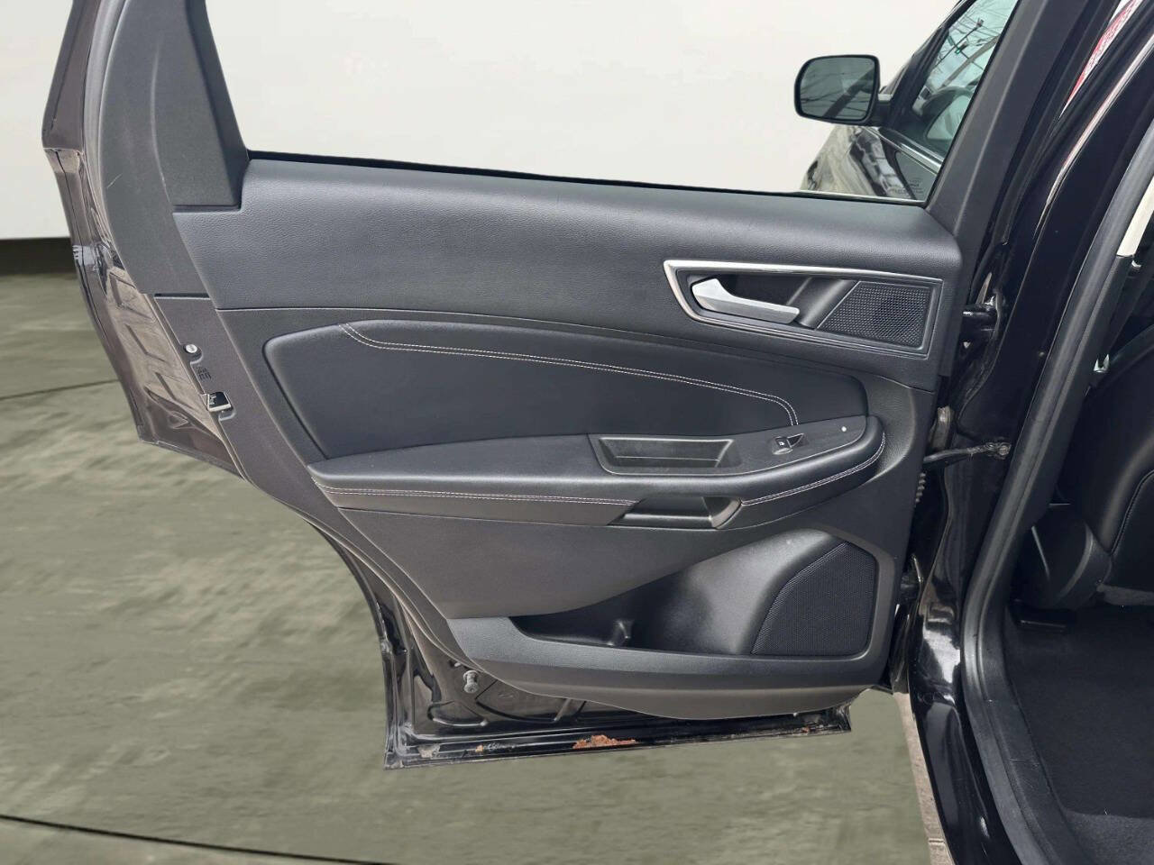 Used 2021 Ford Edge Titanium AWD/4WD image 12