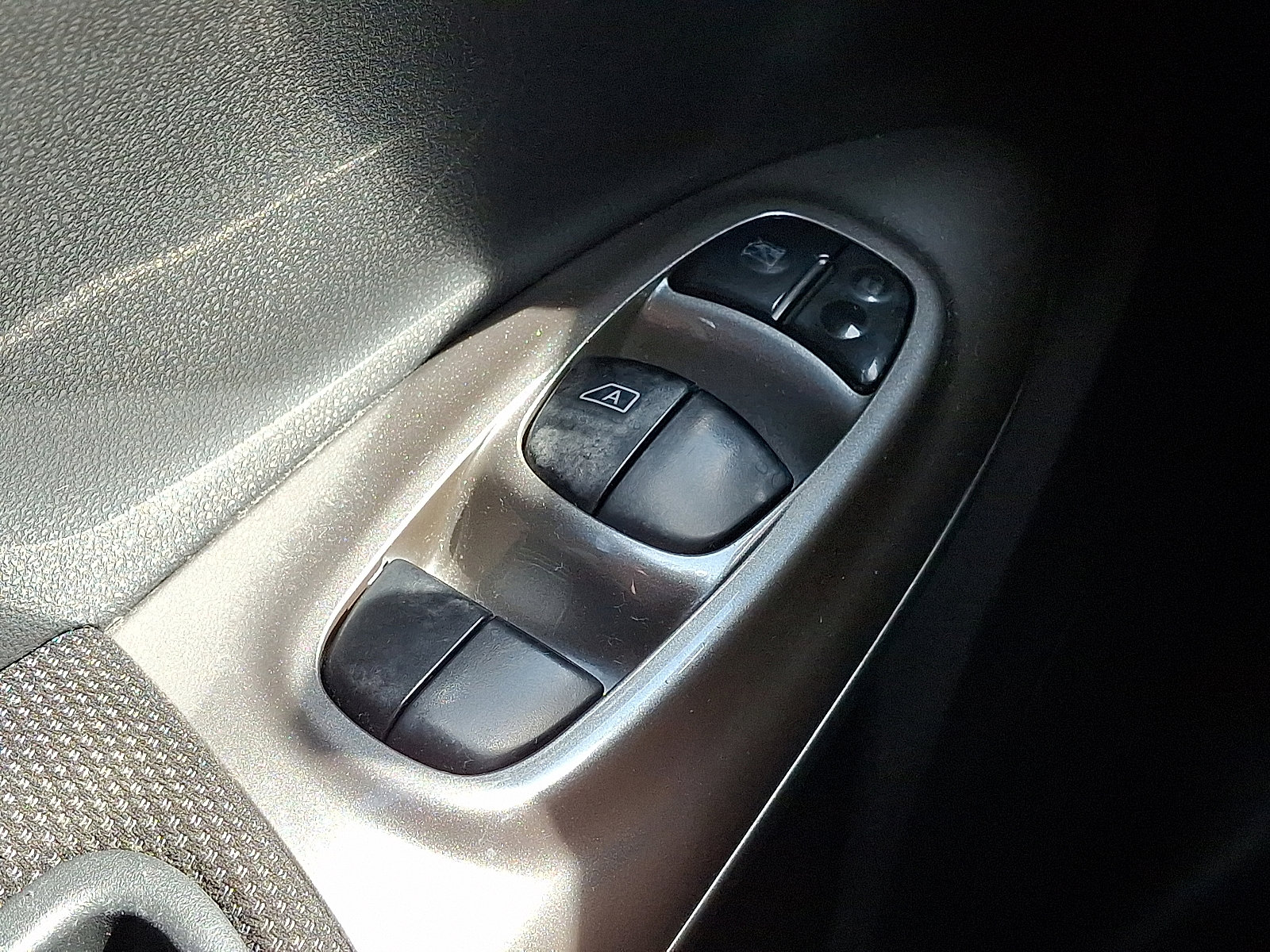 Used 2012 Nissan Juke S image 25