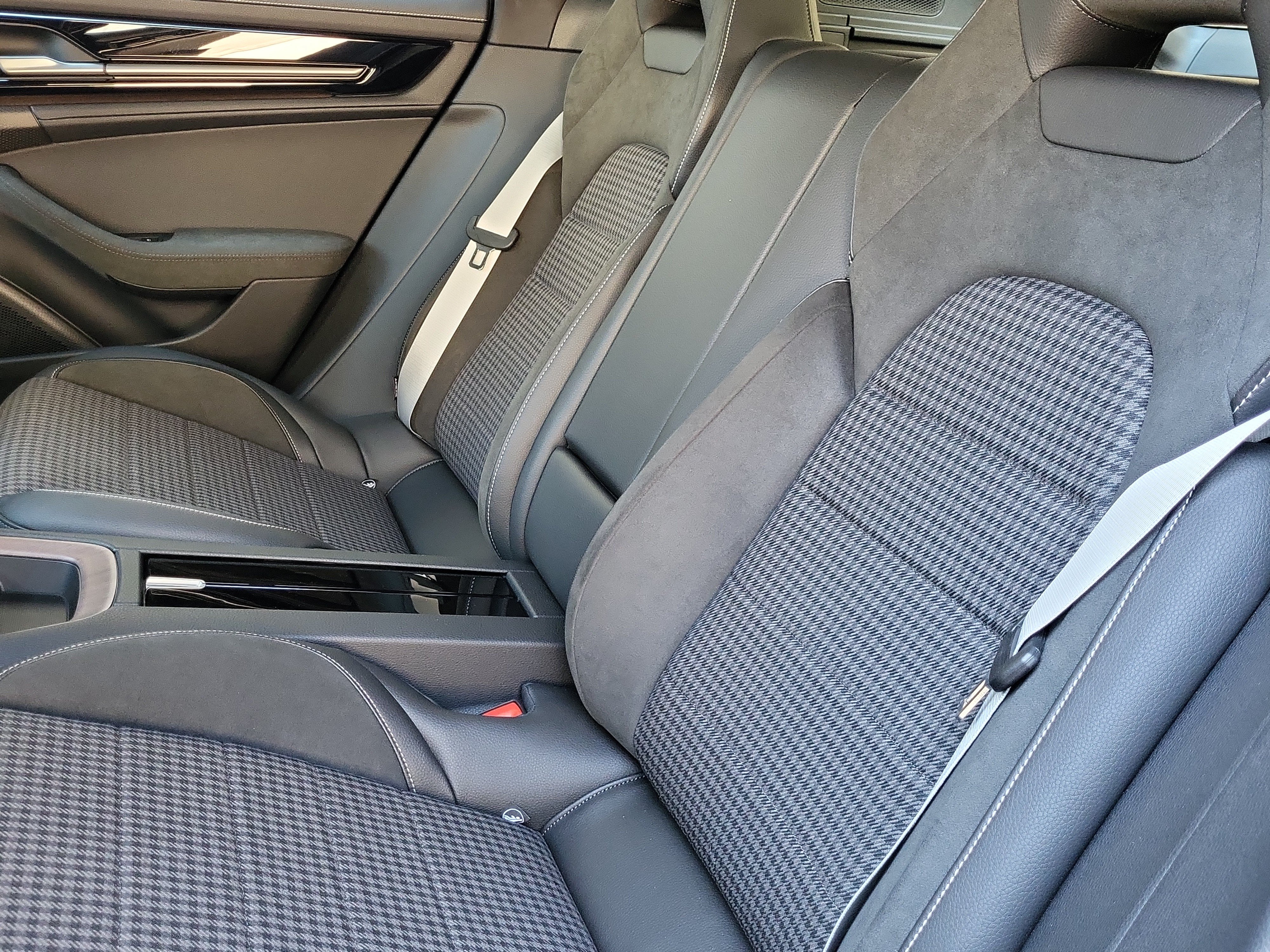 Certified 2025 Porsche Panamera 4 AWD/4WD image 22