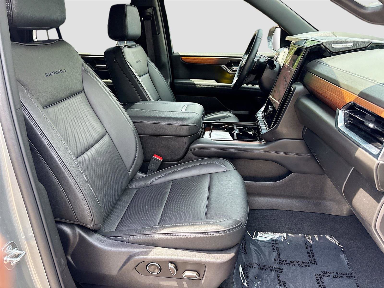 Used 2025 GMC Yukon Denali AWD/4WD image 30