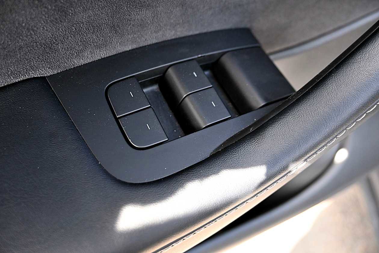 Used 2022 Tesla Model Y Performance AWD/4WD image 19