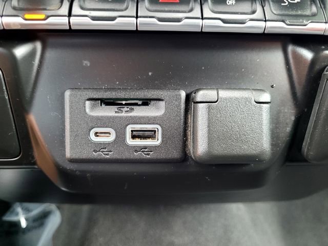 Used 2021 Chevrolet Silverado 1500 Custom image 14