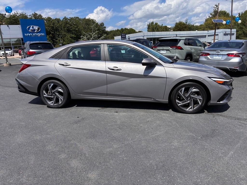 Certified 2024 Hyundai Elantra Limited FWD image 8