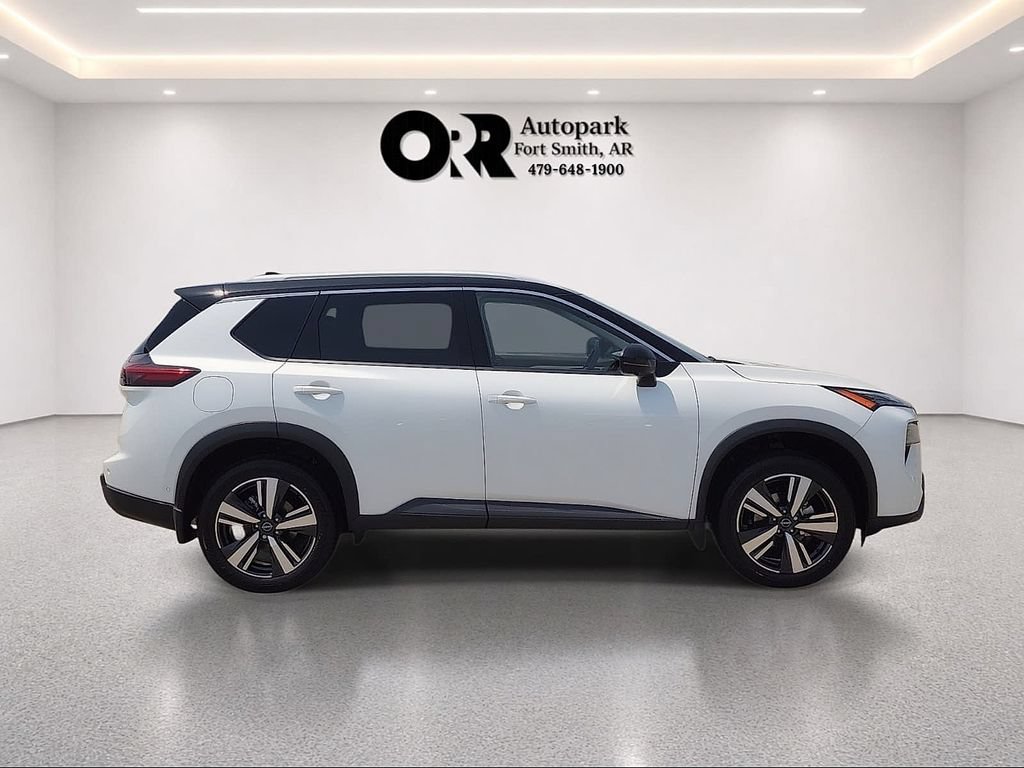 Used 2025 Nissan Rogue SL AWD/4WD image 6