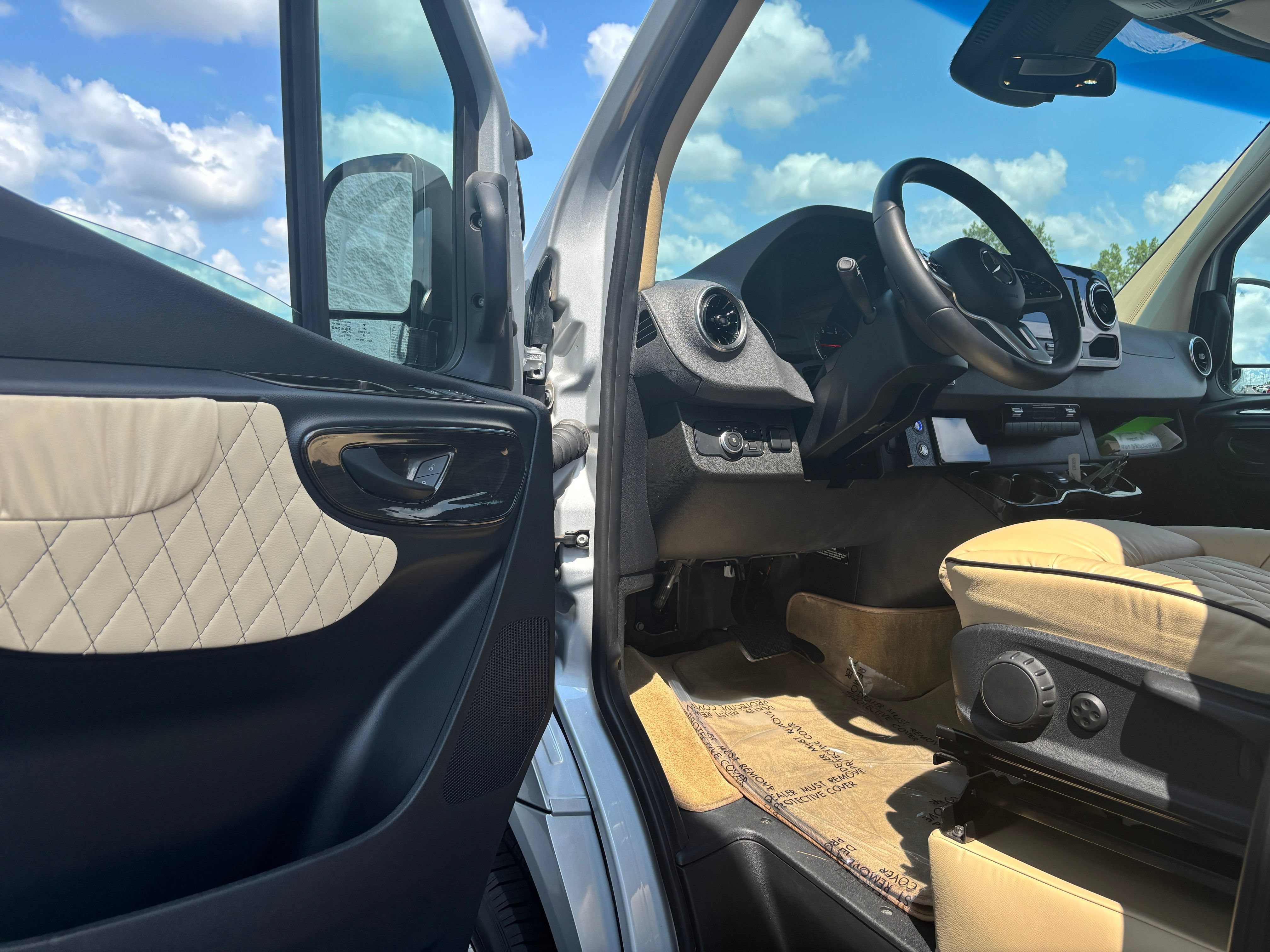 Used 2020 Mercedes-Benz Sprinter 2500 w/ Windows All Around Package image 18