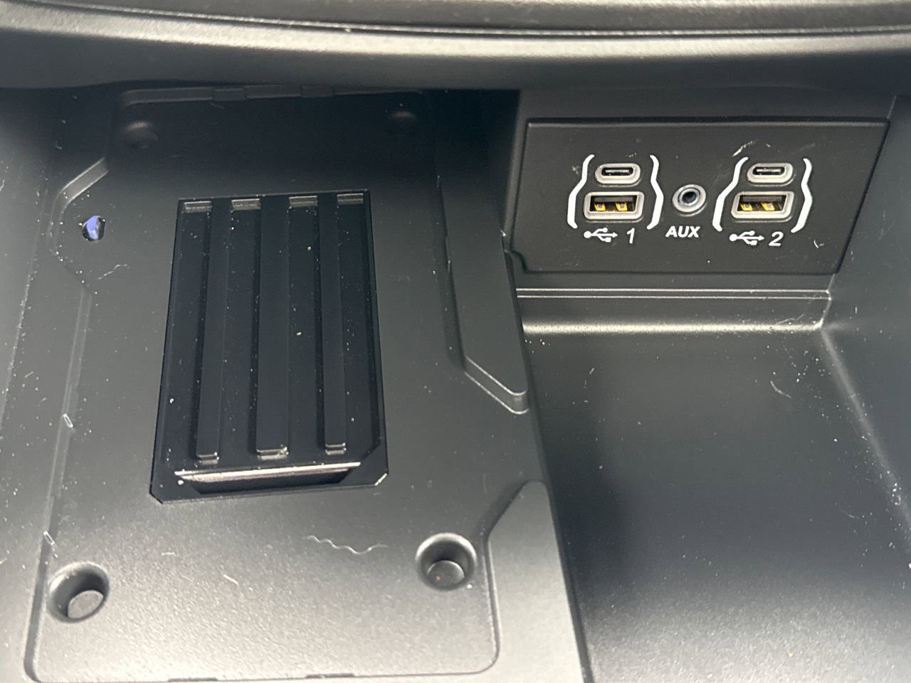 Used 2025 Chrysler Pacifica Premium image 24