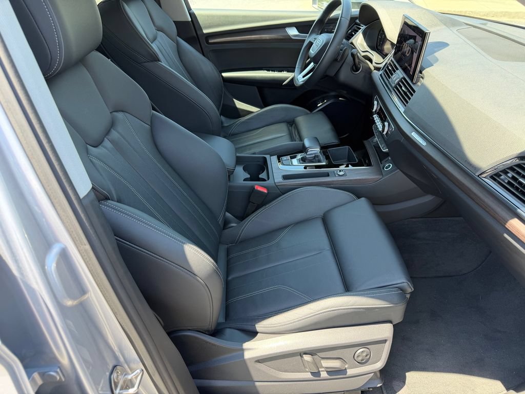Used 2023 Audi Q5 e Premium w/ Convenience Package AWD/4WD image 15