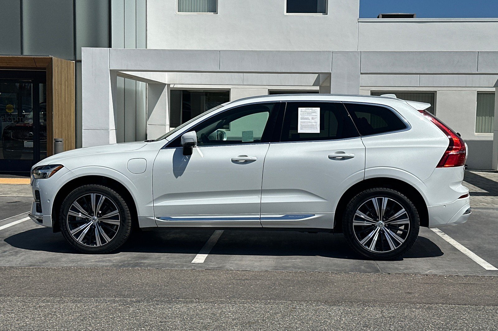 Certified 2023 Volvo XC60 T8 Plus AWD/4WD image 7