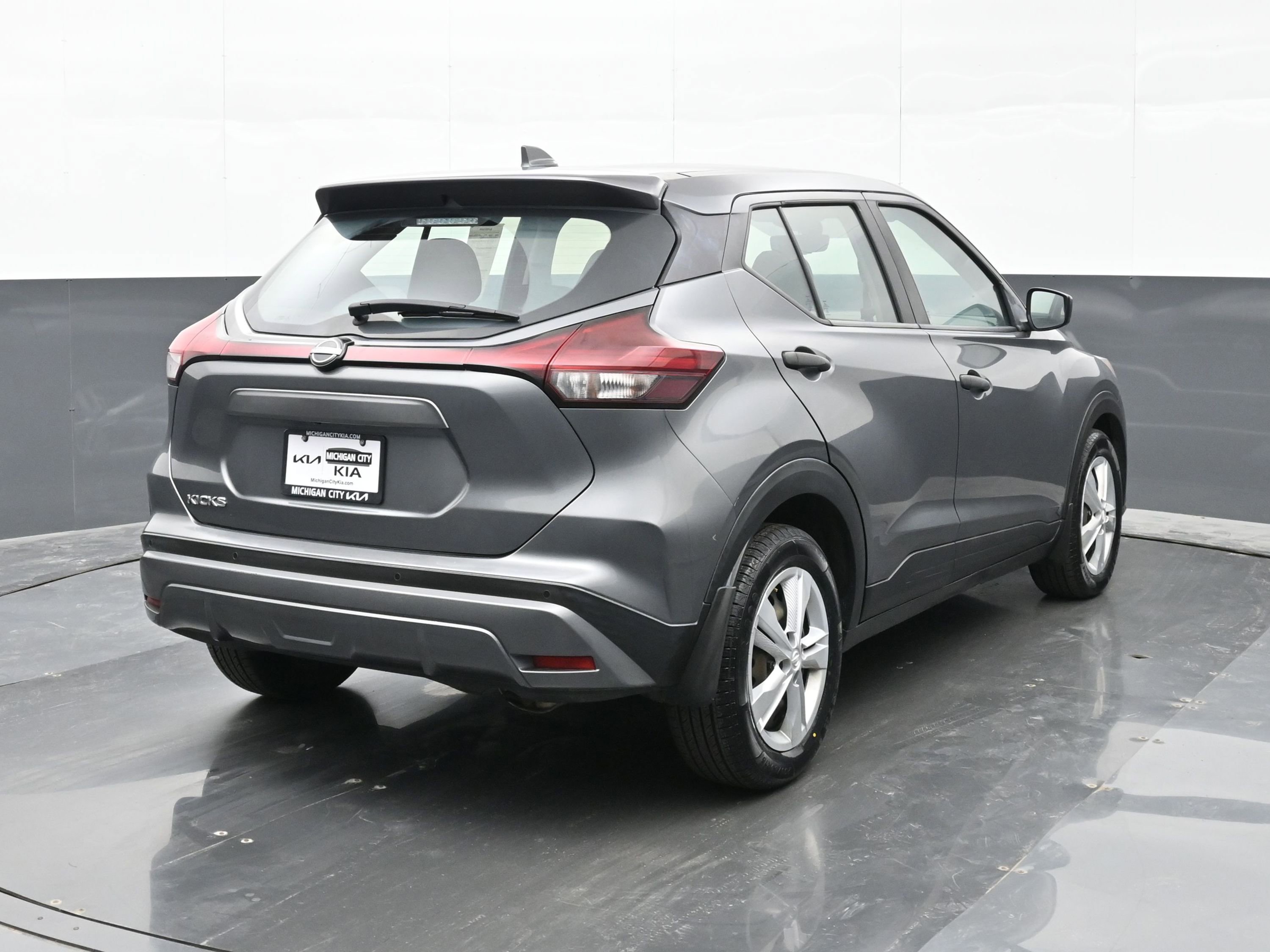 Used 2022 Nissan Kicks S w/ Interior Electronics Package FWD image 4