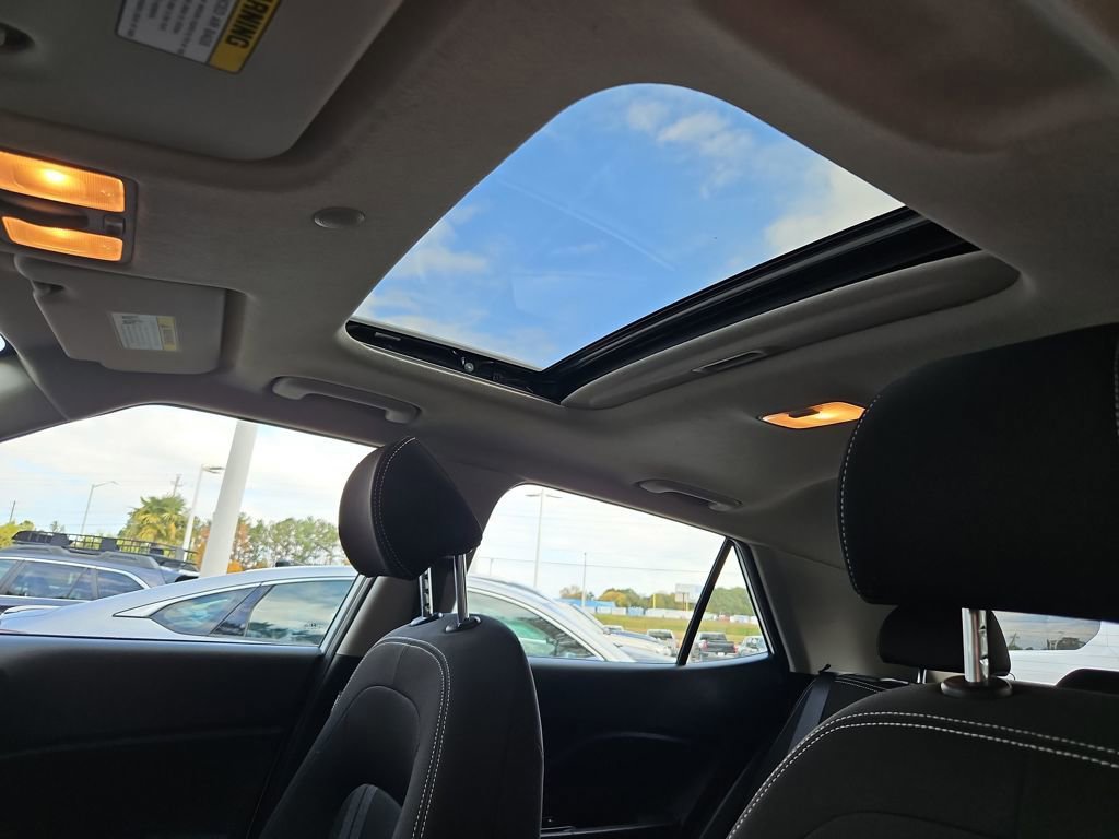 Used 2025 Hyundai Venue SEL image 21