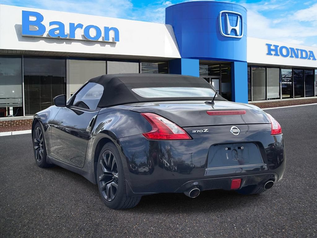 Used 2019 Nissan 370Z Roadster RWD image 4