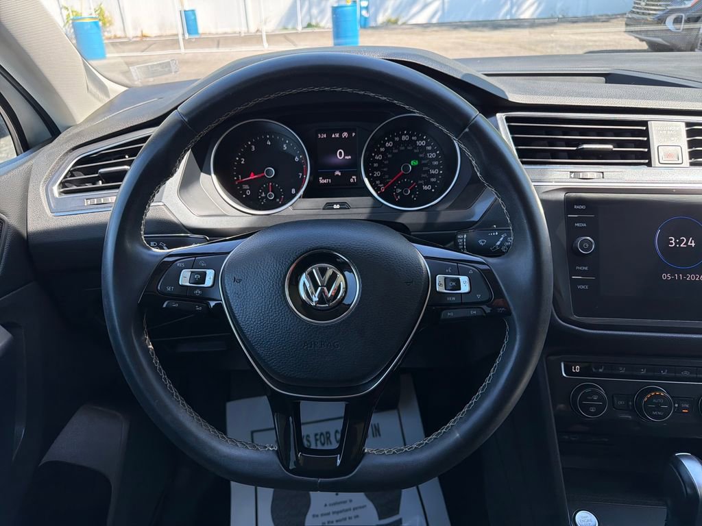 Used 2021 Volkswagen Tiguan SE w/ Panoramic Sunroof Package FWD image 17