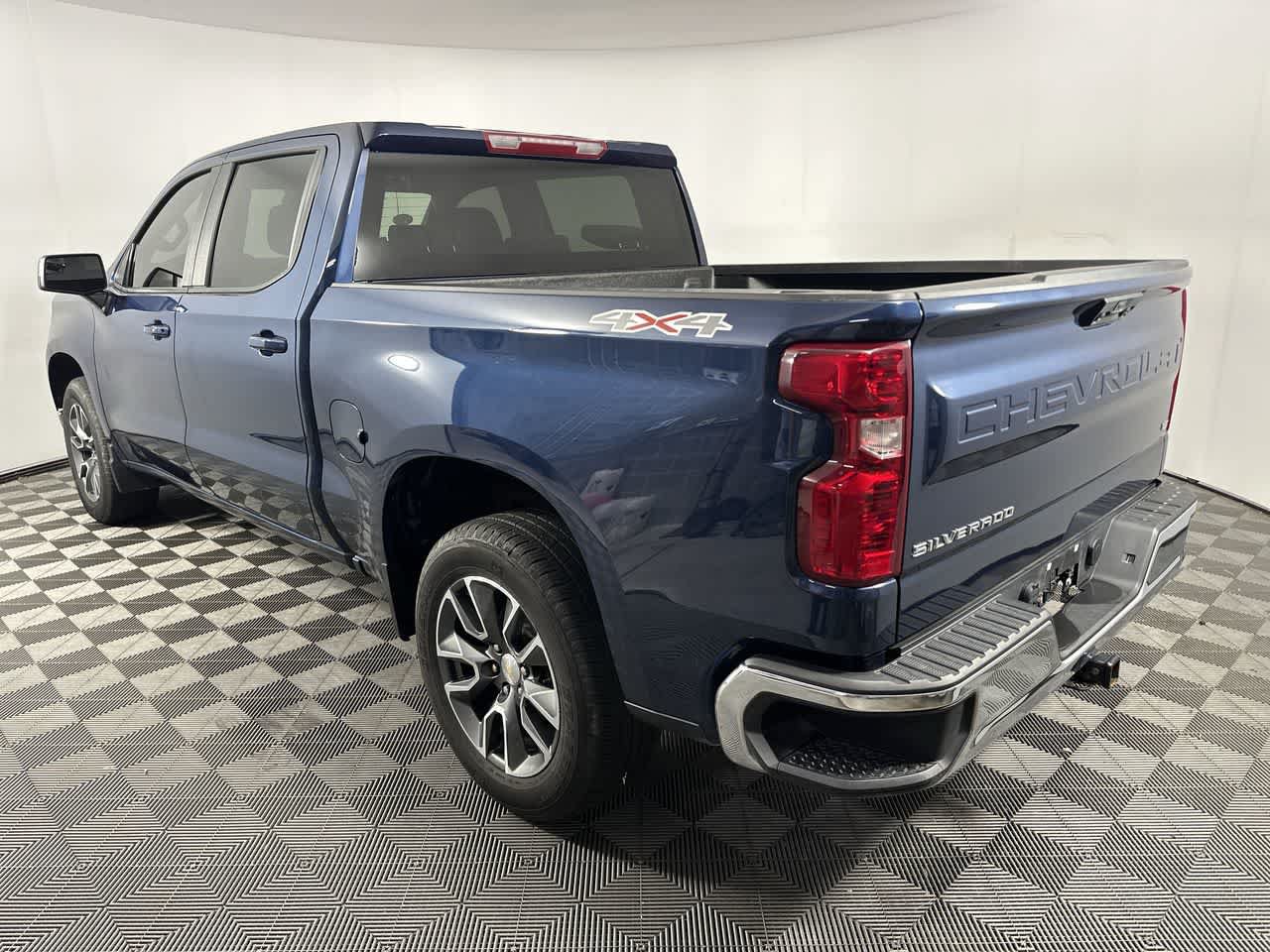 Used 2023 Chevrolet Silverado 1500 LT AWD/4WD image 6