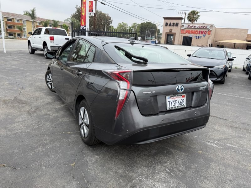 Used 2017 Toyota Prius Two w/ Prius Two Safety Plus Package FWD image 11