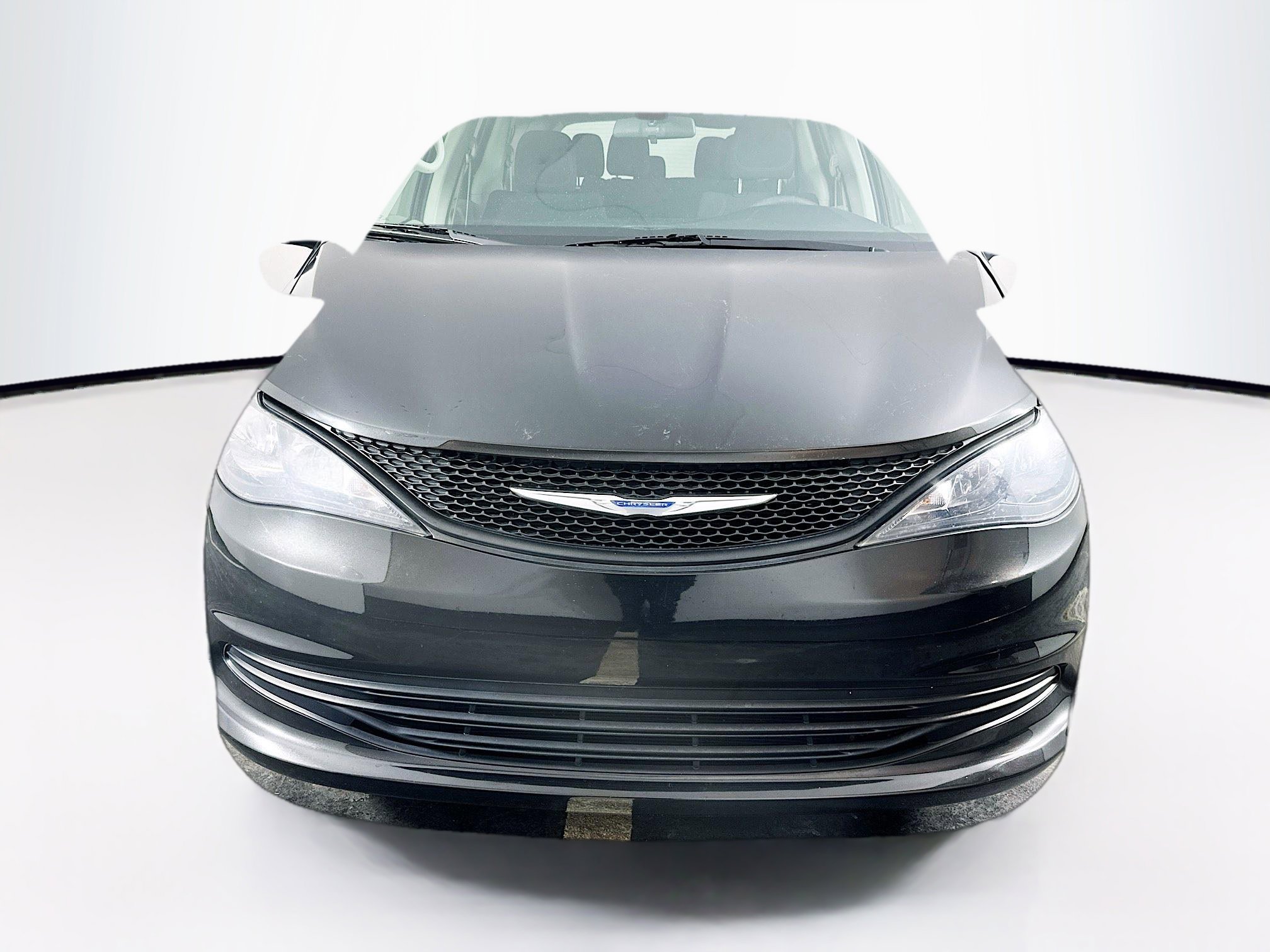 Used 2018 Chrysler Pacifica L image 2