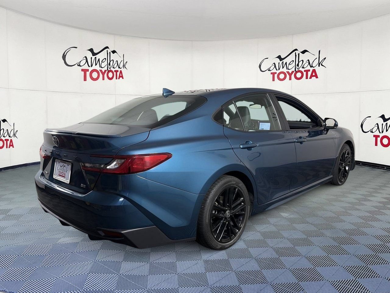 Used 2025 Toyota Camry SE FWD image 7